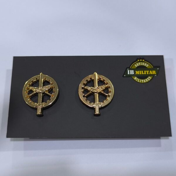 PAR DISTINVO ARMA DE GOLA DOURADA QUADRO AUXILIAR DE OFICIAIS