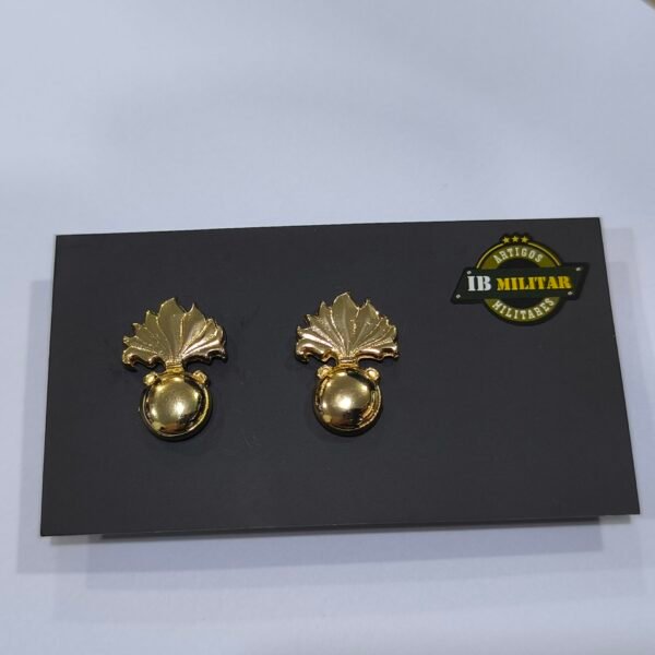 PAR DISTINVO ARMA DE GOLA DOURADA ARTILHARIA