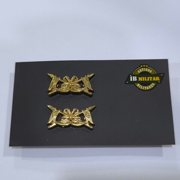 PAR DISTINVO ARMA DE GOLA DOURADA CAVALARIA